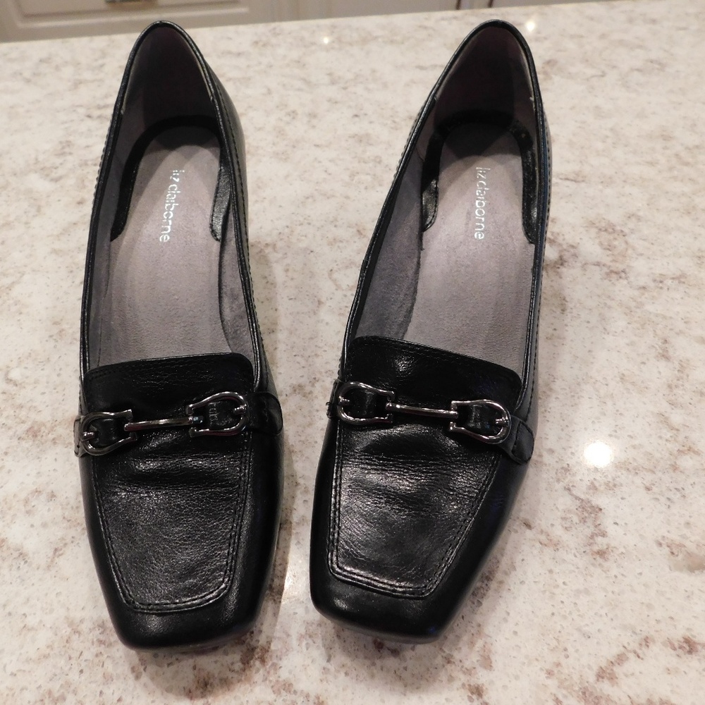 Liz Claiborne Black Buckle Accent Pump - 8.5 M